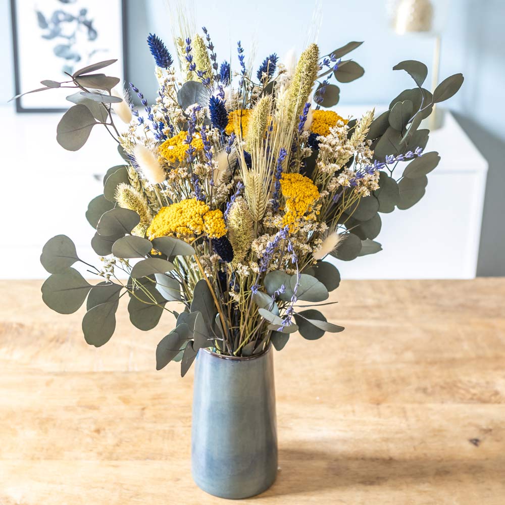 Bouquet de fleurs séchées lavande et eucalyptus