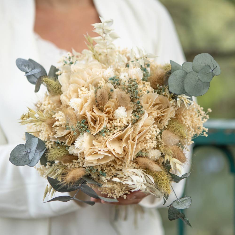 Bouquet de fleurs séchées à base d'hortensia blanc