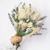 Généreux bouquet de fleurs séchées ivoire et blanc à base de feuille d'eucalyptsus spécial mariage