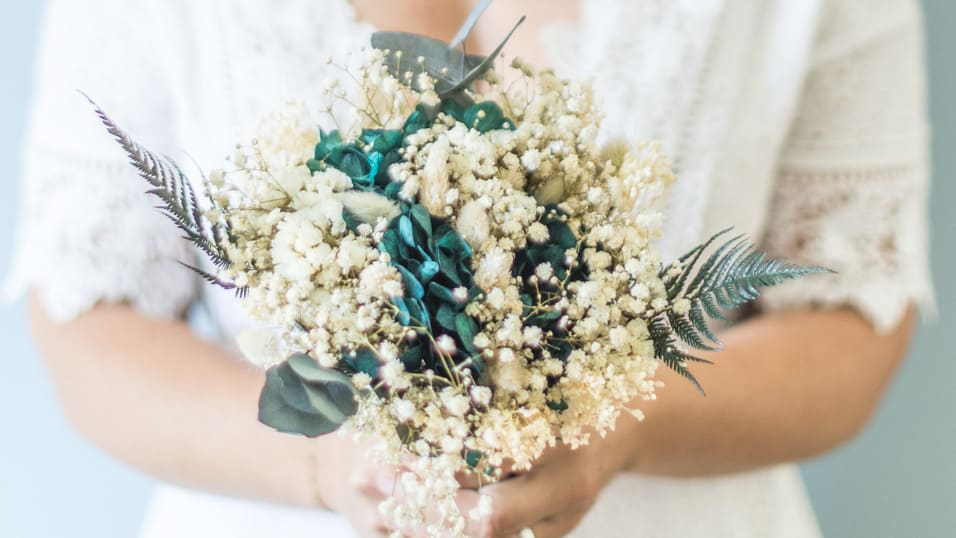 Bouquet de mariée vert en fleurs séchées