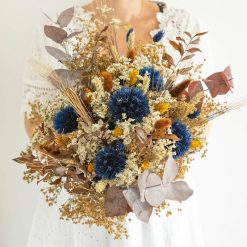 Bouquet de fleurs séchées chardons bleu et eucalyptus pourpre