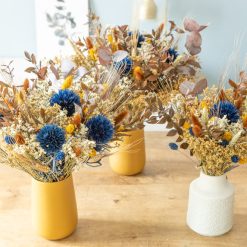 Bouquet de fleurs séchées bleu et jaune pour l'automne