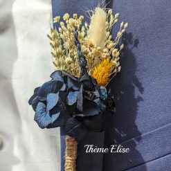 Boutonnière de marié en fleurs séchées Bleu Thème Elise