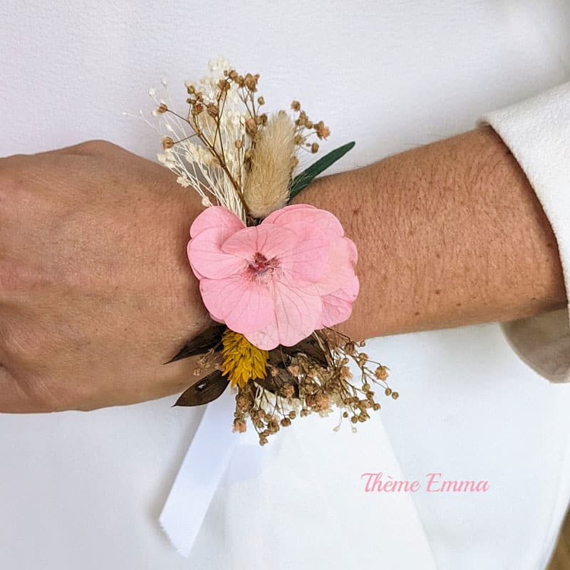 Bracelet de mariée en fleurs séchées rose pale