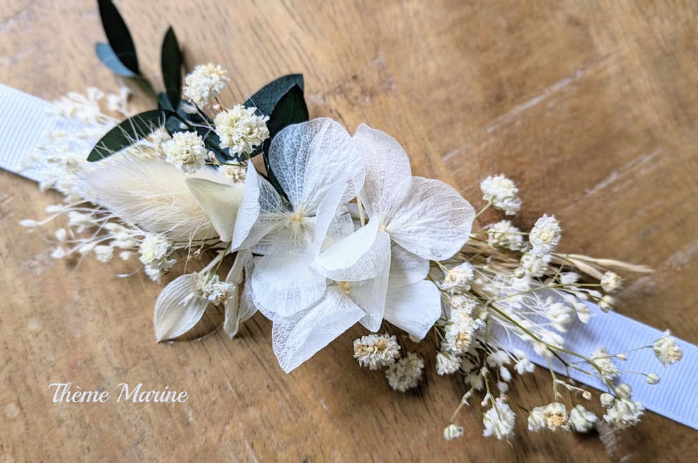 Bracelet de fleurs séchées pour mariée blanc et beige