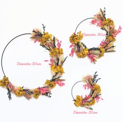 Couronne murale de fleurs séchées jaune et rose