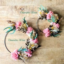 Couronne murale de fleurs séchées rose et jaune