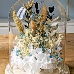 Cloche de fleurs séchées blanc et bleu