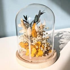 Cloche de fleurs séchées jaune