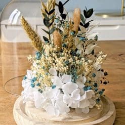 Cloche de fleurs séchées blanc et bleu