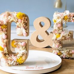 initiales en fleurs séchées pour mariés