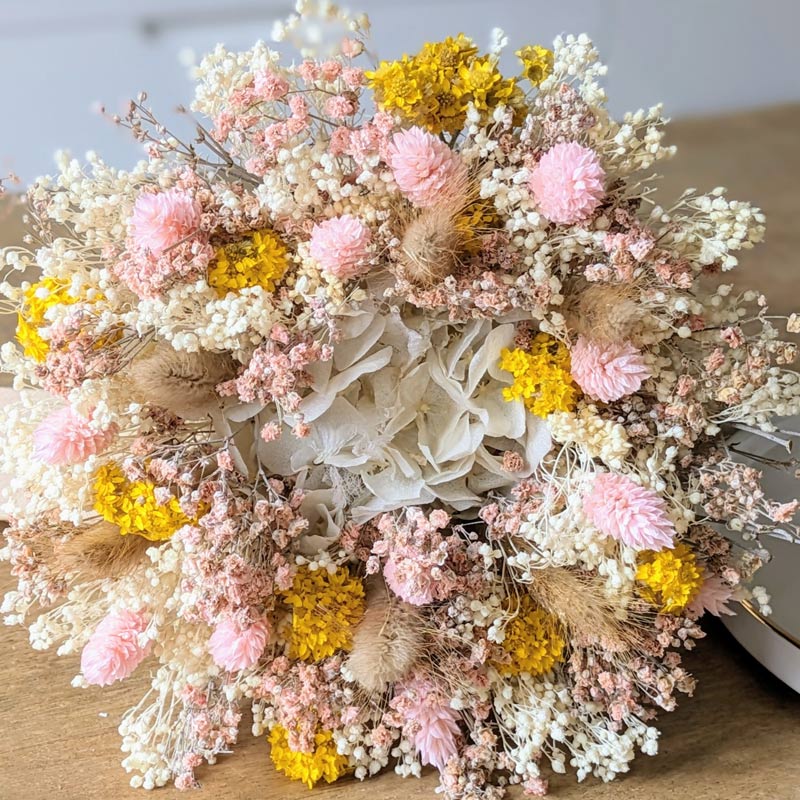 Bouquet de fleurs séchées aux couleurs douces et pastel