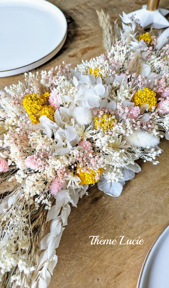 Centre de table en fleurs séchées pour mariés