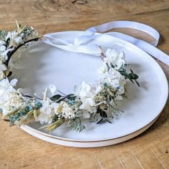 Couronne de fleurs séchées à base d'hortensia blanc pour mariée