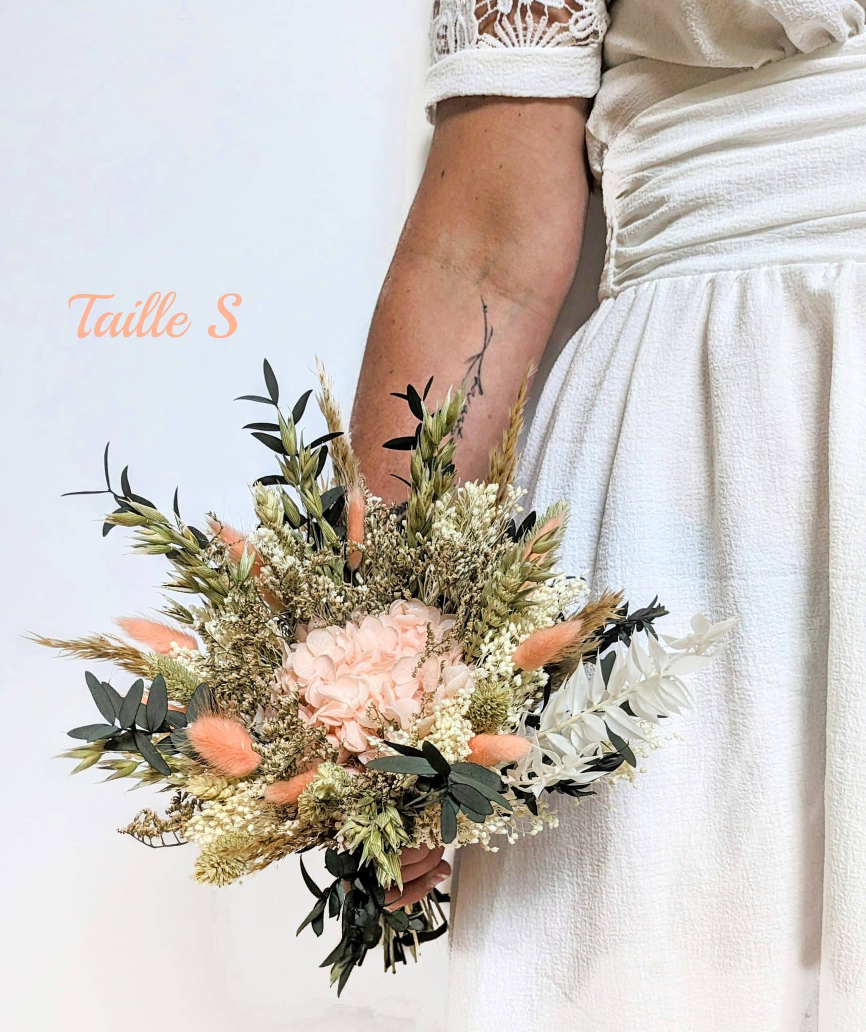 bouquet de fleurs séchées lucette couleur saumon pour mariée
