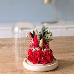 cloche de fleurs séchées rouge amour