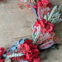 couronne murale de fleurs séchées rouge amour