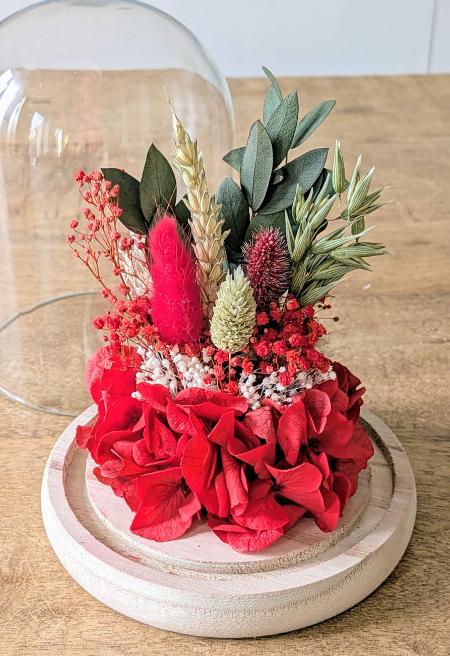 cloche de fleurs séchées rouge amour