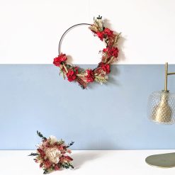 couronne murale de fleurs séchées rouge amour