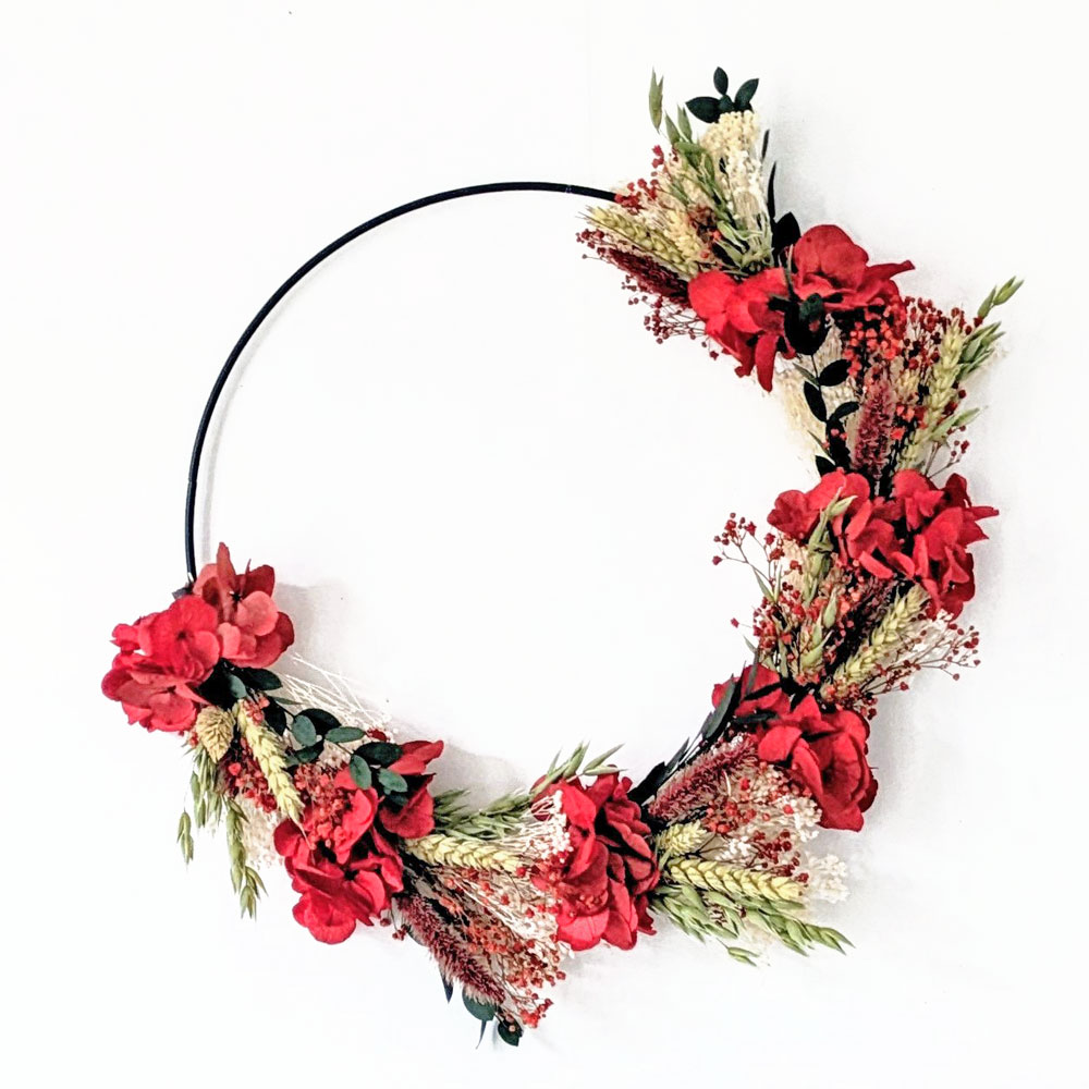 couronne murale de fleurs séchées rouge amour