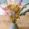 petits bouquets naïfs en fleurs séchées pour table de mariage
