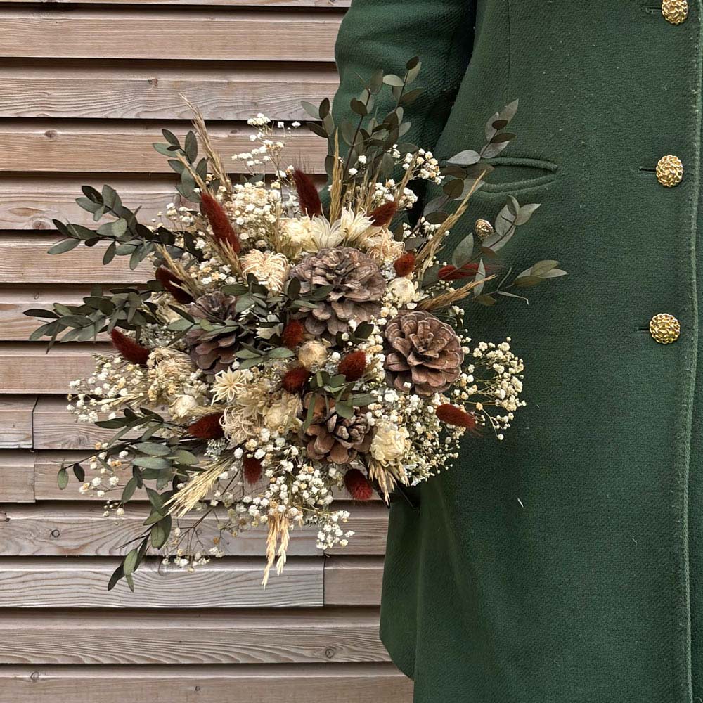 bouquet de fleurs séchées pia à base de pomme de pin