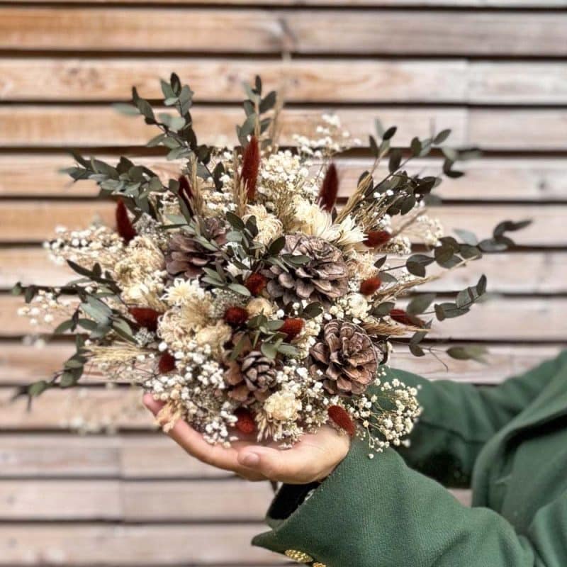 bouquet de fleurs séchées pia à base de pomme de pin