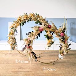 couronne de fleurs séchées sur pied