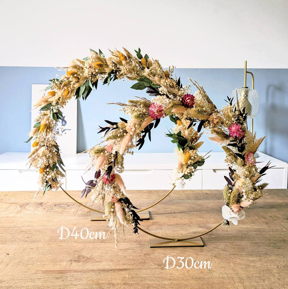 couronne de fleurs séchées sur pied
