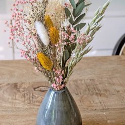 petits bouquets naïfs en fleurs séchées pour table de mariage