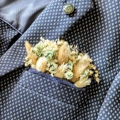 boutonnière de poche pour marié en fleurs séchées